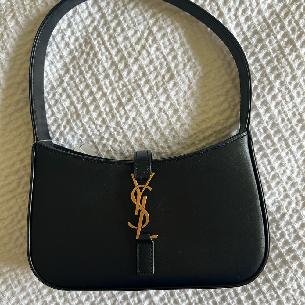 Saint Laurent
Women's Black Mini Le 5 À 7 In Smooth Leather